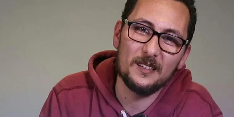 صامد غيلان يهاجم الفنان جمال الدبوز بسبب ازدواجية مواقفه وتشجيعه للمنتخب الفرنسي