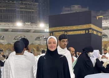 الإعلامية رضوى الشربيني تؤدي مناسك العمرة
