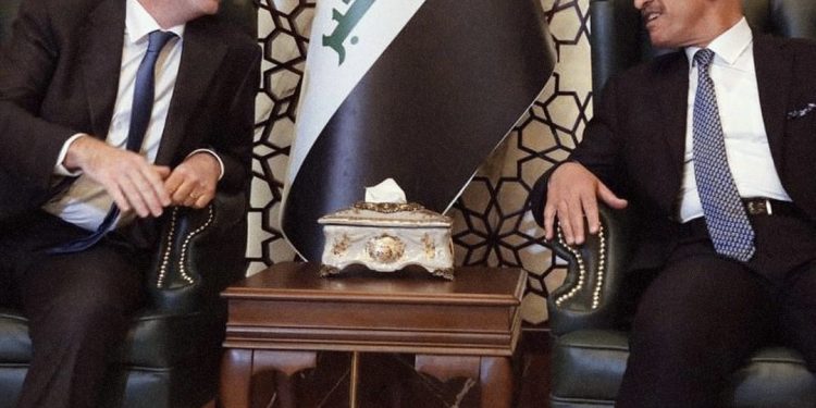 بالصور وصول رئيس الاتحاد الدولي لكرة القدم جياني إنفانتينو الى البصرة