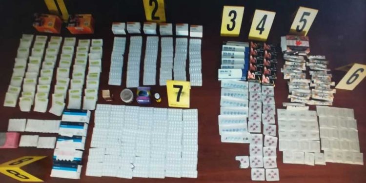 فرقة مكافحة العصابات بوجدة توقف شخصين لترويجهما وحيازتهما أقراص مهيجة جنسيا