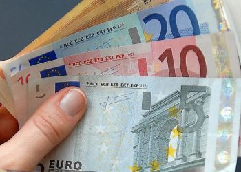 أسعار صرف أهم العملات الأجنبية لليوم الاثنين 09 يناير 2023