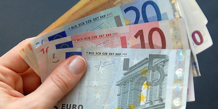 أسعار صرف أهم العملات الأجنبية لليوم الاثنين 09 يناير 2023