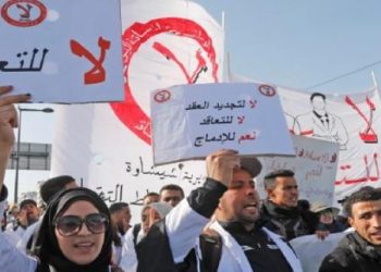 ردا على توقيف المئات منهم..أساتذة التعاقد يواصلون الإضراب عن العمل