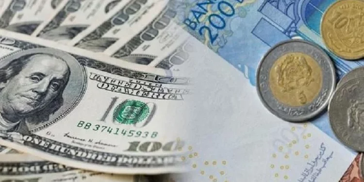 الدرهم ينخفض مقابل الدولار
