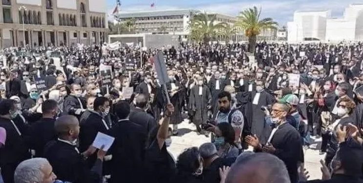 وهبي كيتوعد المحامين والعدول بـ”قانون الأخلاق”