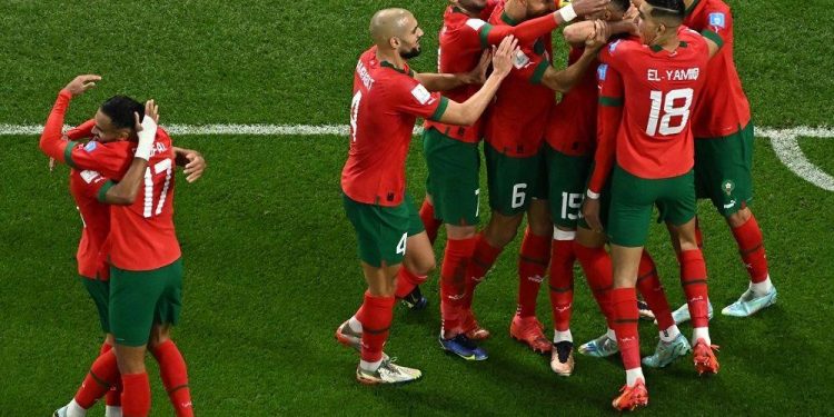عائلات مسؤولي الجامعة في أماكن محترمة والماكلة فابور