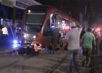 حادثة اصطدام دراجة نارية بطرامواي البيضاء يودي بحياة شخصين