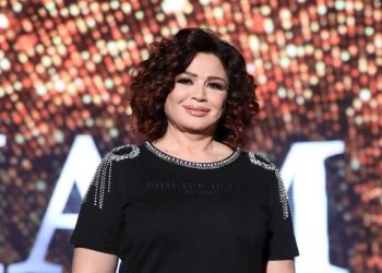 إلهام شاهين تستغل تواجهدها بالسعودية وتؤدي مناسك العمرة