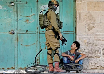 هجوم اسرائيليين  على فلسطينيين فالمنازل ديالهم