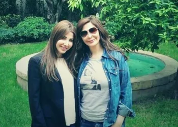 “نانسي عجرم” تنقل رسالة “إليسا”