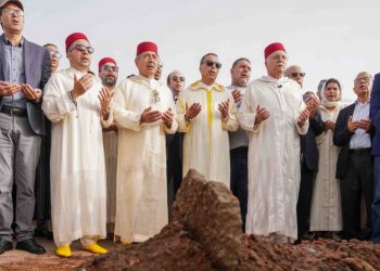 الأمير مولاي الرشيد يحضر جنازة الراحل خالد الناصري