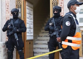 ضبط 07 أشخاص بسلا ومكناس يشتبه في ارتباطهم بشبكة إجرامية متخصصة في التزوير ومزاولة مهنة طب وجراحة الأسنان “الوهمية”