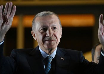 أردوغان يواجه انقسامات عميقة في تركيا بعد فوزه بولاية جديدة