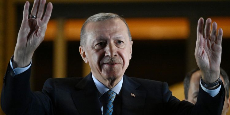 أردوغان يواجه انقسامات عميقة في تركيا بعد فوزه بولاية جديدة