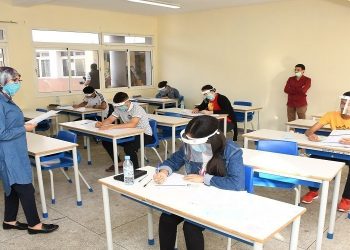 أجهزة الغش في الامتحانات تضبط شخصين