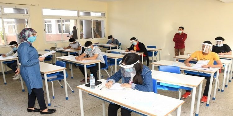 أجهزة الغش في الامتحانات تضبط شخصين