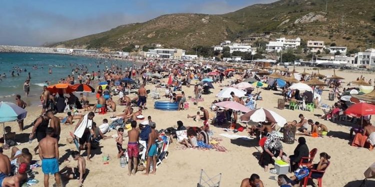 جماعة طنجة تواجه فوضى احتلال الشواطئ صيفا بدفتر تحملات صارم
