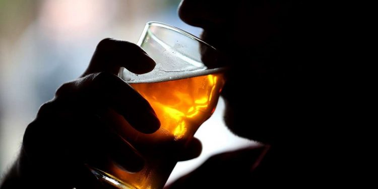 كحول فاسدة يقتل 6 أشخاص ويُدخل 9 آخرين في حالة حرجة بمكناس