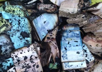 حريق في سيارة لنقل الأموال يسبب خسائر هائلة