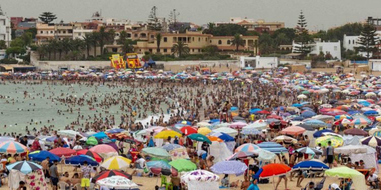 البلاستيك والبوليستير يمثلان نسبة عالية من النفايات بشواطئ المغرب