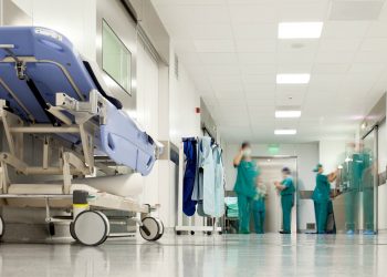 رئيس المجلس الاقتصادي: مستشفيات المغرب لا تتوفر سوى على 29 طبيبا متخصصا في طب المستعجلات