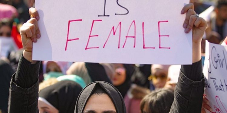 ثلث الرجال “يؤيدون” العنف ضد المرأة