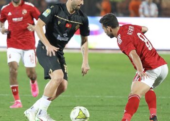 الأهلي مهدد بعقوبات قوية من “الكاف” بعد مباراة الوداد