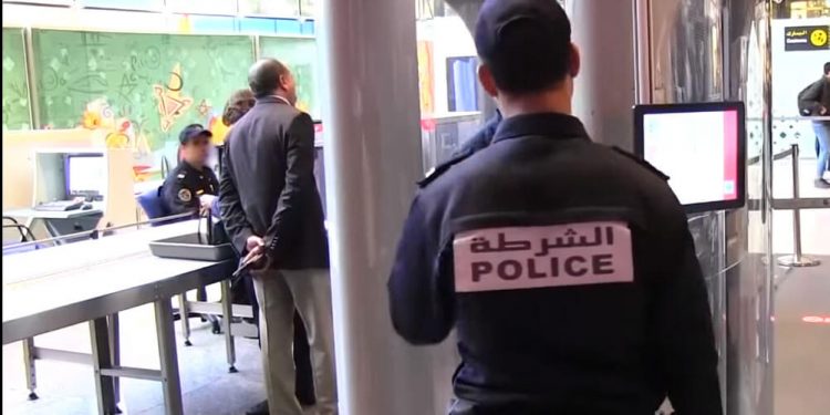 توقيف مبحوث عنه على الصعيد الوطني في قضايا الابتزاز والتشهير