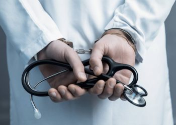 سنة حبسا في حق منتحلة صفة طبيبة الأسنان