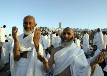 الحجاج يؤدون الركن الأعظم وخطيب عرفة يؤكد أهمية وحدة الصف بين المسلمين