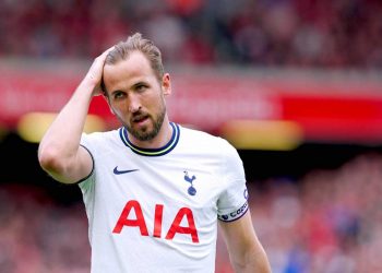 توتنهام يريد 100 مليون يورو للاستغناء عنه.. وبايرن ميونخ متشبث بضم هاري كين