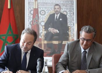 توقيع عقد برنامج بين الحكومة والخطوط الملكية المغربية للطيران