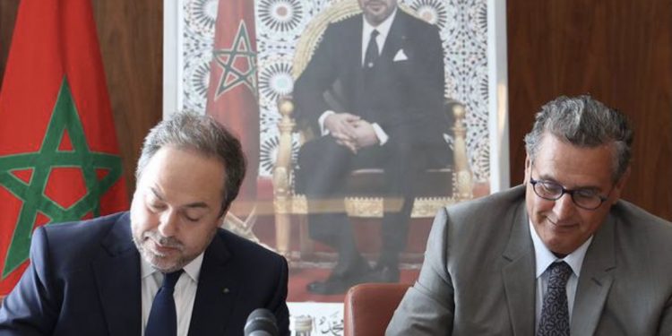 توقيع عقد برنامج بين الحكومة والخطوط الملكية المغربية للطيران