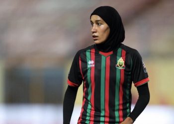 بنزينة لاعبة المنتخب المغربي أول لاعبة سترتدي الحجاب بمونديال السيدات
