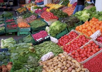 عودة أسعار الطماطم والبطاطس إلى الارتفاع بالأسواق الوطنية