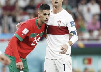 بانون يعزز خزينة الرجاء بـمبلغ مالي