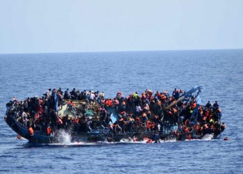 مأساة الهجرة: توفي 10 مهاجرين تونسيين في غرق قارب قبالة سواحل تونس