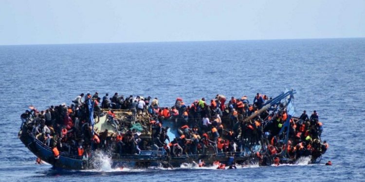 مأساة الهجرة: توفي 10 مهاجرين تونسيين في غرق قارب قبالة سواحل تونس