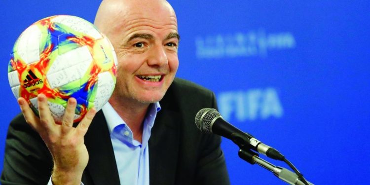 ثورة في عالم كرة القدم: “السوبر ليغ” تتحول إلى “الدوري الإفريقي” وتعد بمنافسة عالمية