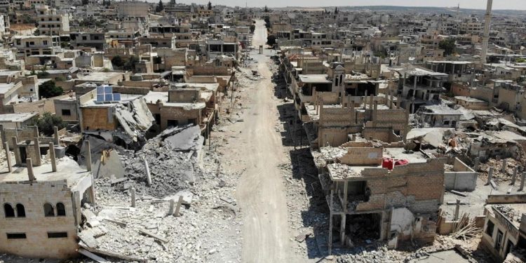 مغربية تستنجد الملك لإعادة ابنتها وأطفالها العالقين بالحدود السورية التركية