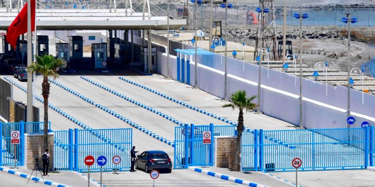 عملية تعاون بين أمن وجمارك باب سبتة.. تسفر عن حجز 56 كلغ من مخدر الشيرا
