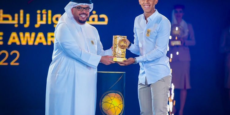 سفيان رحيمي أفضل لاعب من اختيار الجماهير للموسم الثاني على التوالي