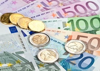 الجالية المقيمة بأوروبا في صدارة التحويلات المالية إلى المغرب