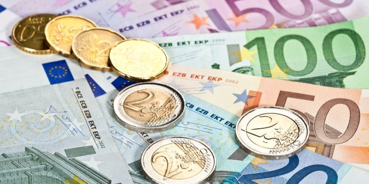 الجالية المقيمة بأوروبا في صدارة التحويلات المالية إلى المغرب