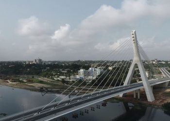 حسن وتارا الرئيس الإيفواري يدشن جسر كوكودي بتعاون مغربي