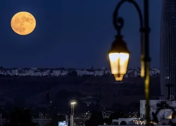 القمر العملاق كيزيّن العاصمة الرباط