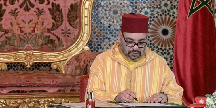 الملك محمد السادس كيهنئ رئيس غواتيمالا