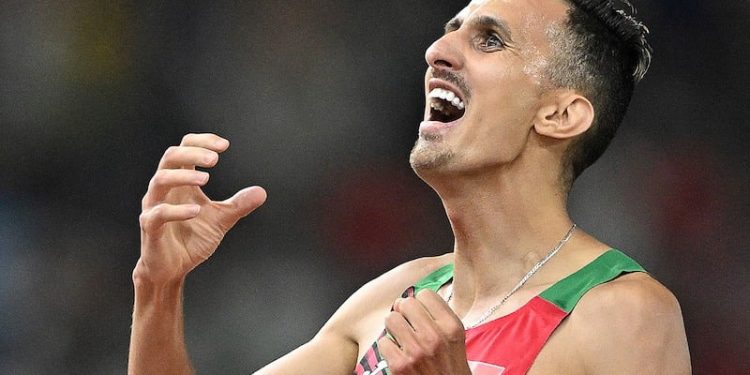 الملك محمد السادس كيهنئ سفيان البقالي