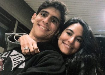 إيمان زوجة حارس المرمى المغربي ياسين بونو تساند لبؤات الأطلس