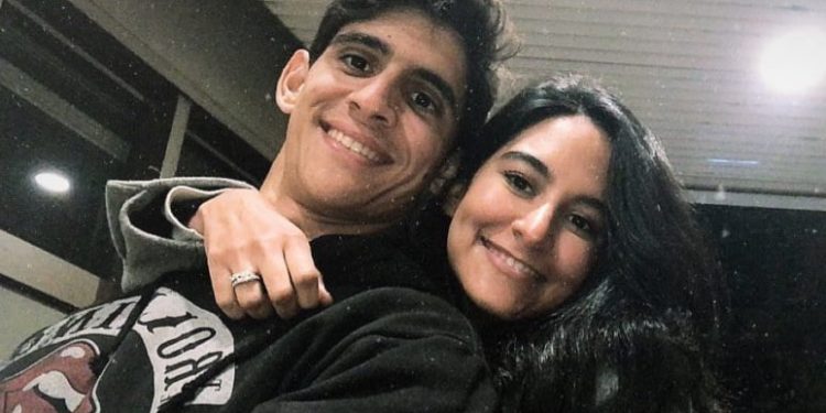 إيمان زوجة حارس المرمى المغربي ياسين بونو تساند لبؤات الأطلس